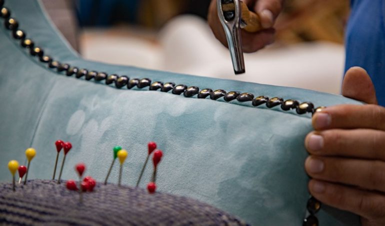 Почему перетяжка старой мебели часто лучше покупки новой