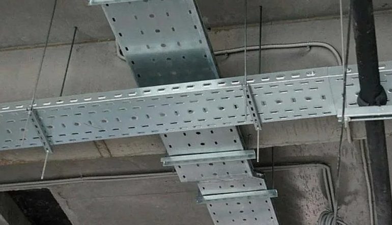 Ошибки при монтаже металлических кабельных лотков и как их избежать