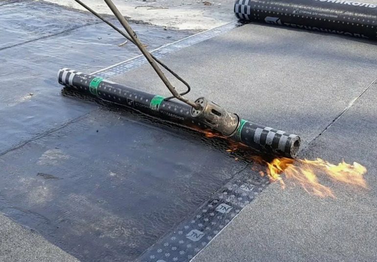 Наплавляемая кровля: плюсы, минусы и где она действительно выгодна