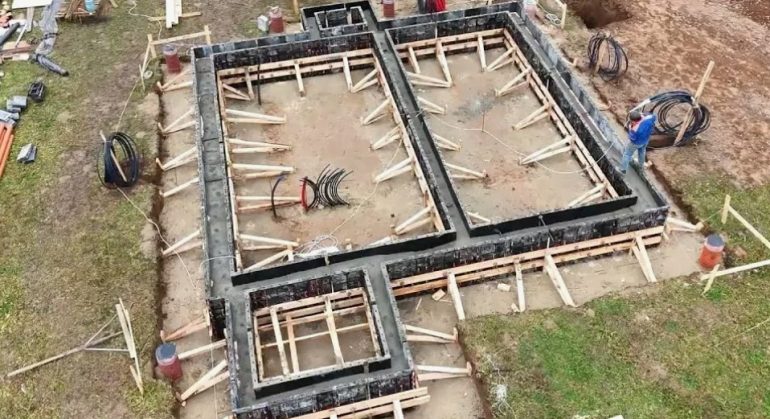 Фундамент своими руками: пошаговый план работ для новичка от разметки до гидроизоляции